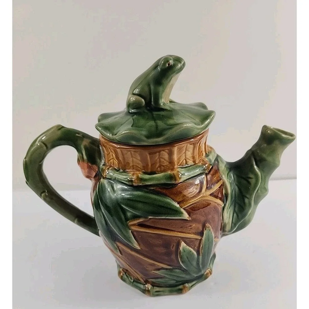 Henriksen Imports Vintage Frog Teapot Whimsical Cottagecore Green Ceramic Decor